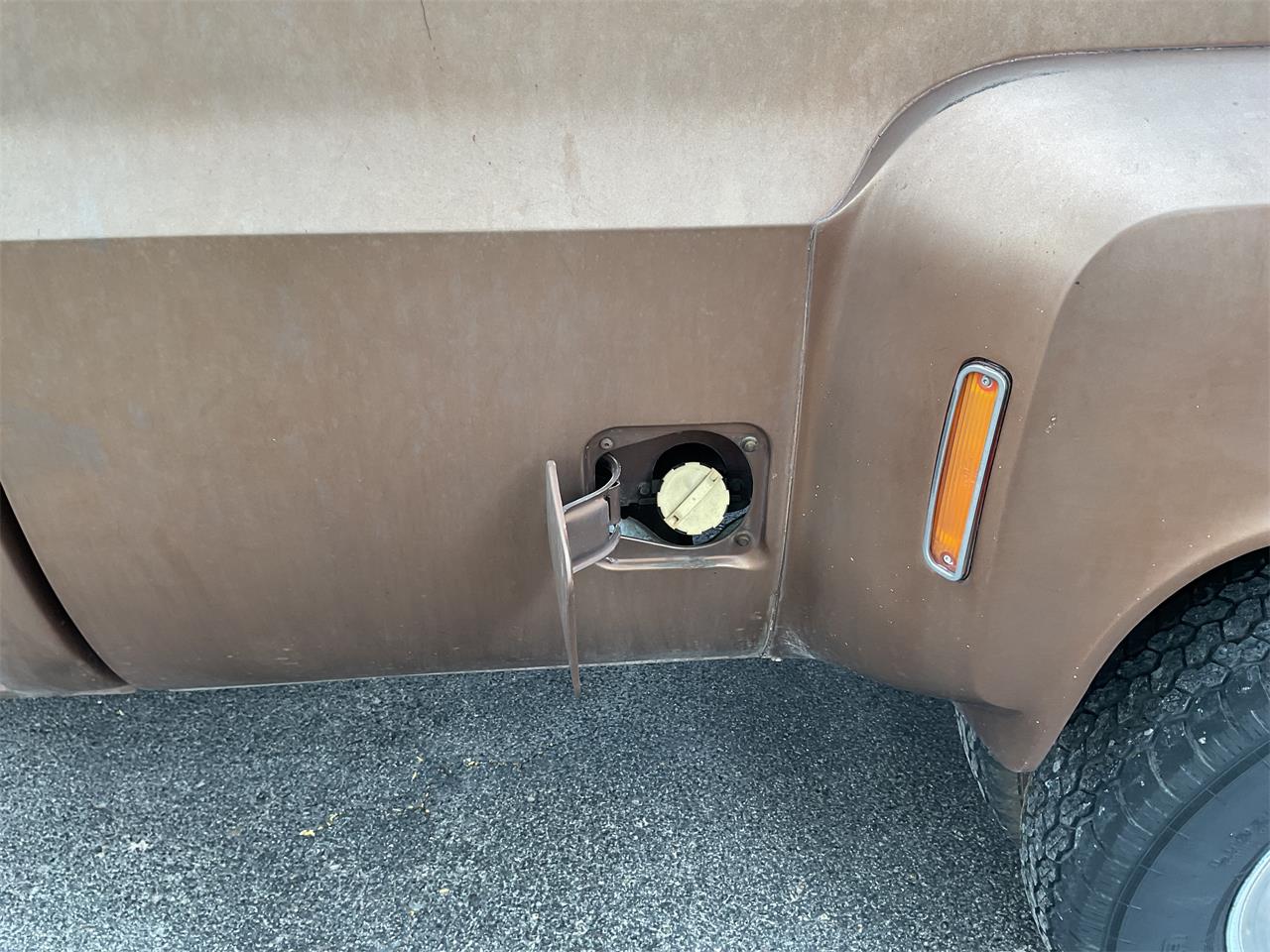 Chevrolet-1-ton-dually-1981-Brown-metallic-Beige-15
