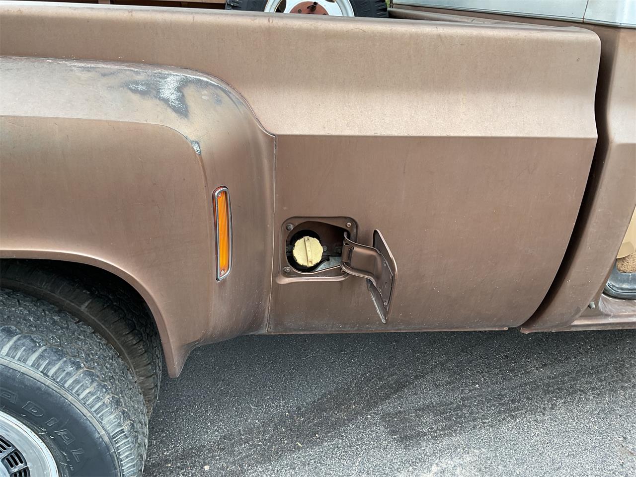 Chevrolet-1-ton-dually-1981-Brown-metallic-Beige-25