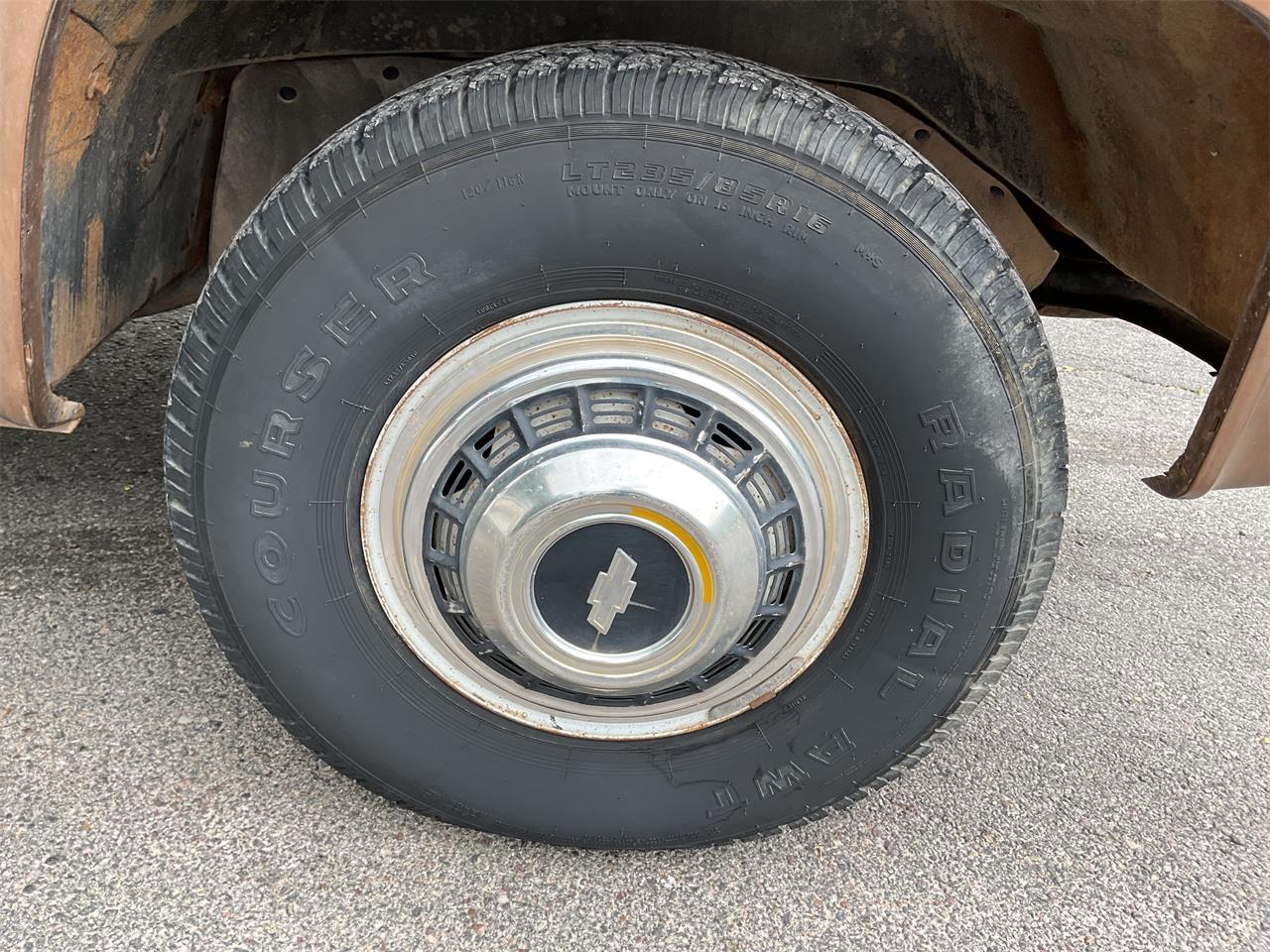 Chevrolet-1-ton-dually-1981-Brown-metallic-Beige-28