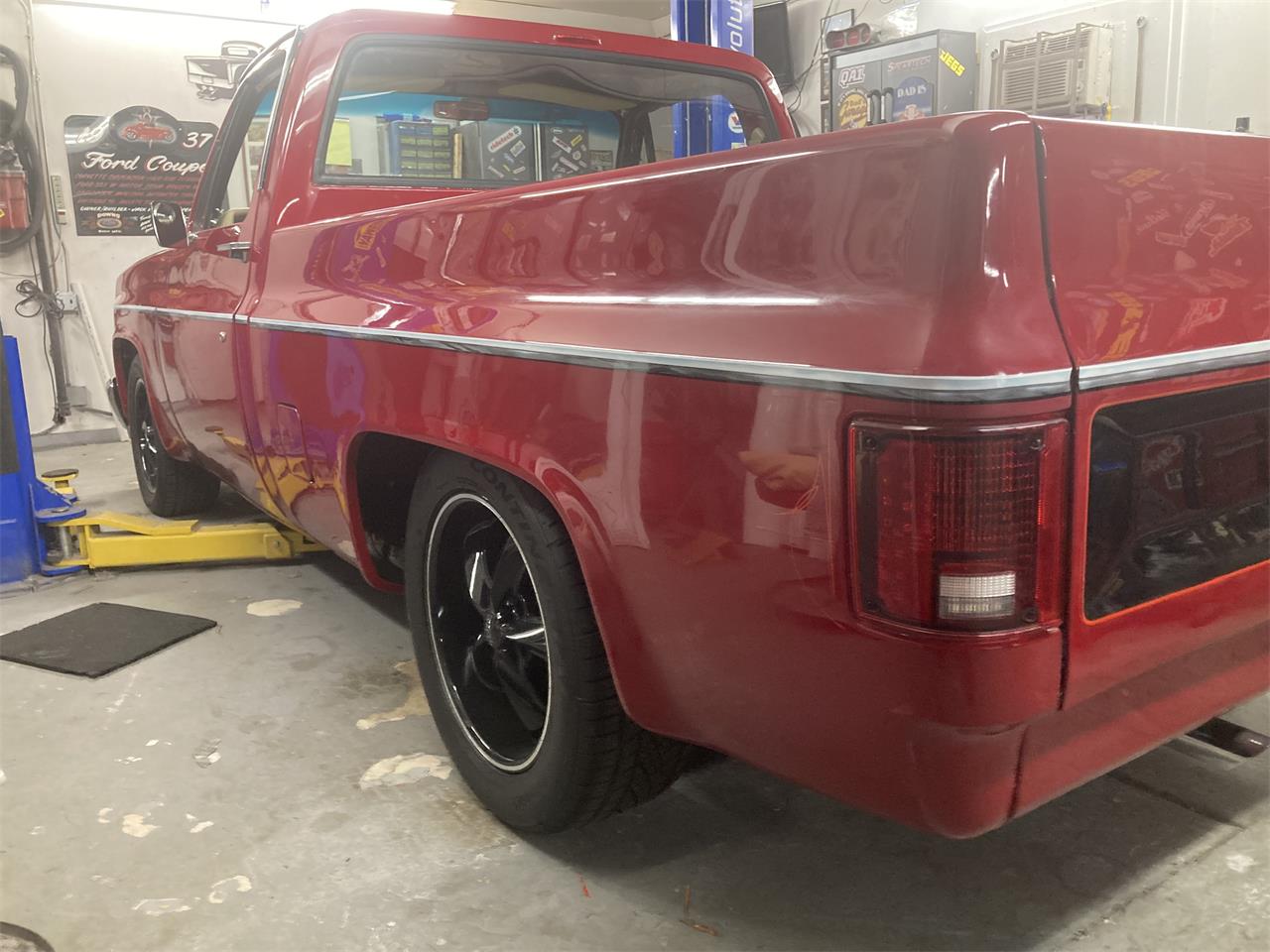 Chevrolet-12-ton-shortbox-1982-Red-Beige-3