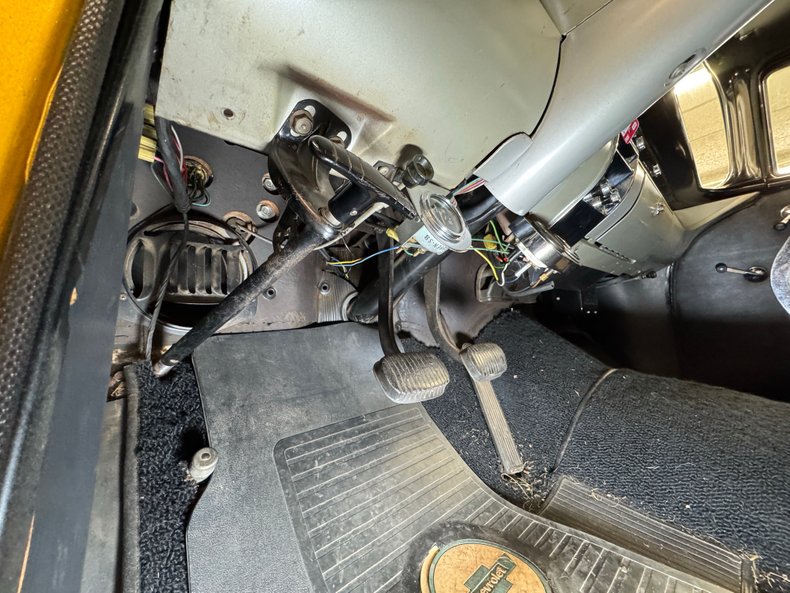 Chevrolet-150-1957-Mustard-Gold-Black-12