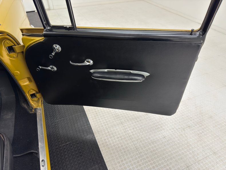 Chevrolet-150-1957-Mustard-Gold-Black-15