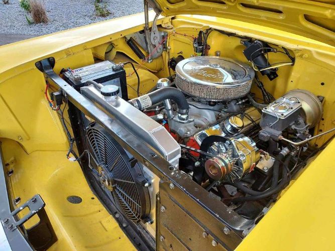 Chevrolet-150-1957-YellowWhite-BlackWhite-2