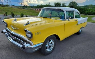 Chevrolet-150-1957-YellowWhite-BlackWhite-5