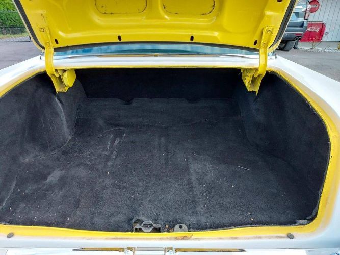 Chevrolet-150-1957-YellowWhite-BlackWhite-6