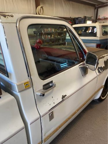 Chevrolet-1500-1985-White-Red