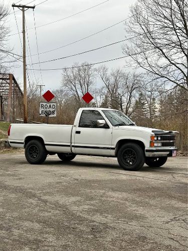 Chevrolet-1500-1988-White-Tan
