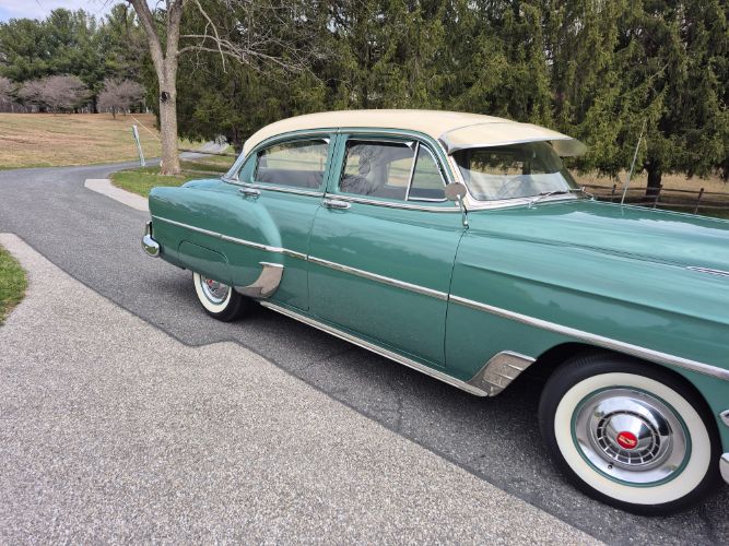 Chevrolet-210-1954-Bermuda-GreenIvory-2