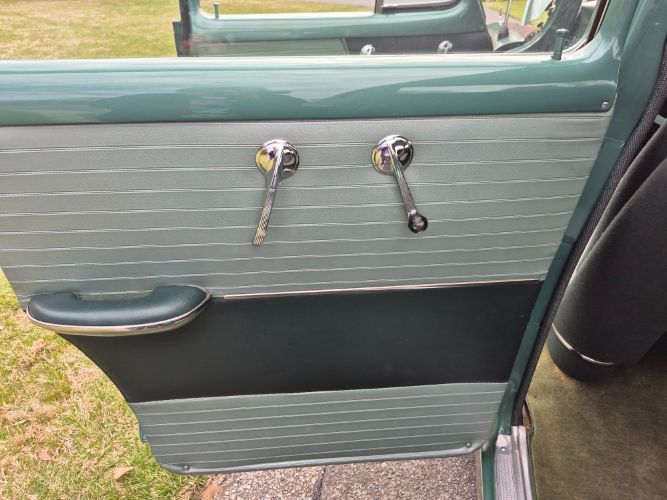 Chevrolet-210-1954-Bermuda-GreenIvory-9