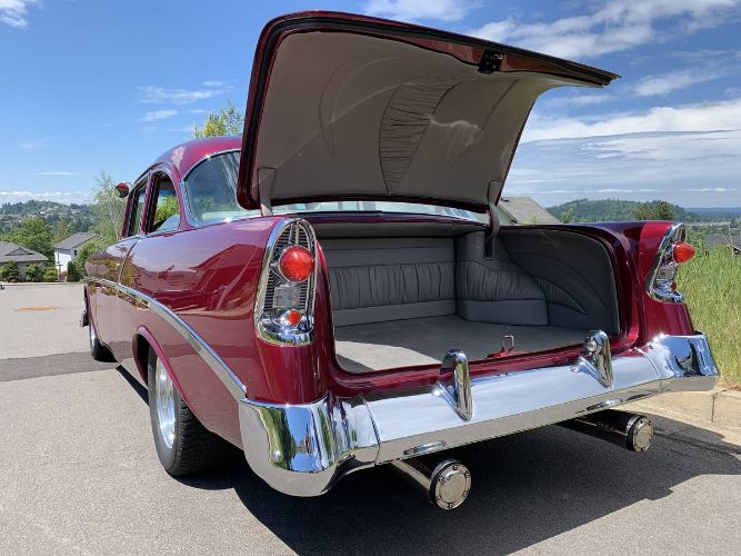 Chevrolet-210-1956-Brandy-Wine-Pear-Gray-Leather-2