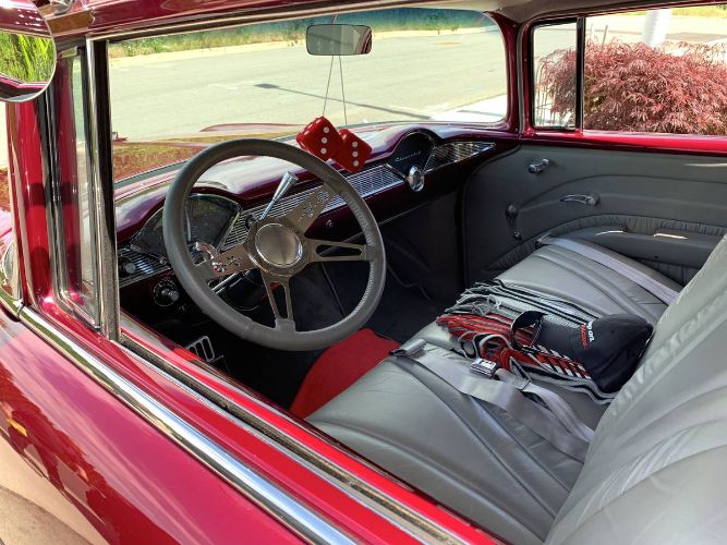Chevrolet-210-1956-Brandy-Wine-Pear-Gray-Leather-9