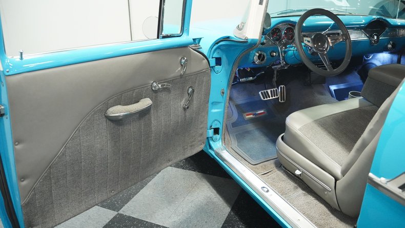 Chevrolet-210-1956-Sea-Blue-Gray-30