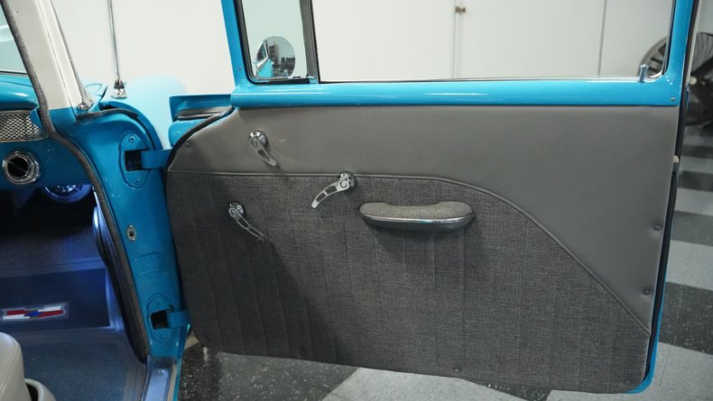 Chevrolet-210-1956-Sea-Blue-Gray-45