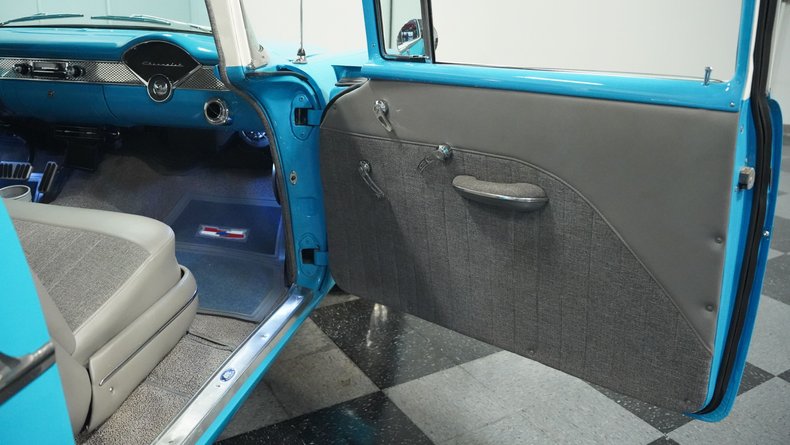Chevrolet-210-1956-Sea-Blue-Gray-46