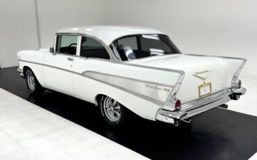 Chevrolet-210-1957-Imperial-Ivory-Black-3