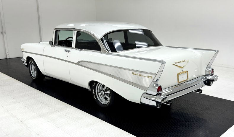 Chevrolet-210-1957-Imperial-Ivory-Black-3