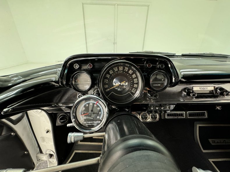 Chevrolet-210-1957-Imperial-Ivory-Black-38