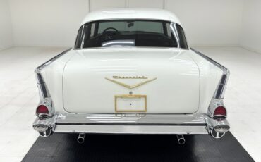 Chevrolet-210-1957-Imperial-Ivory-Black-4