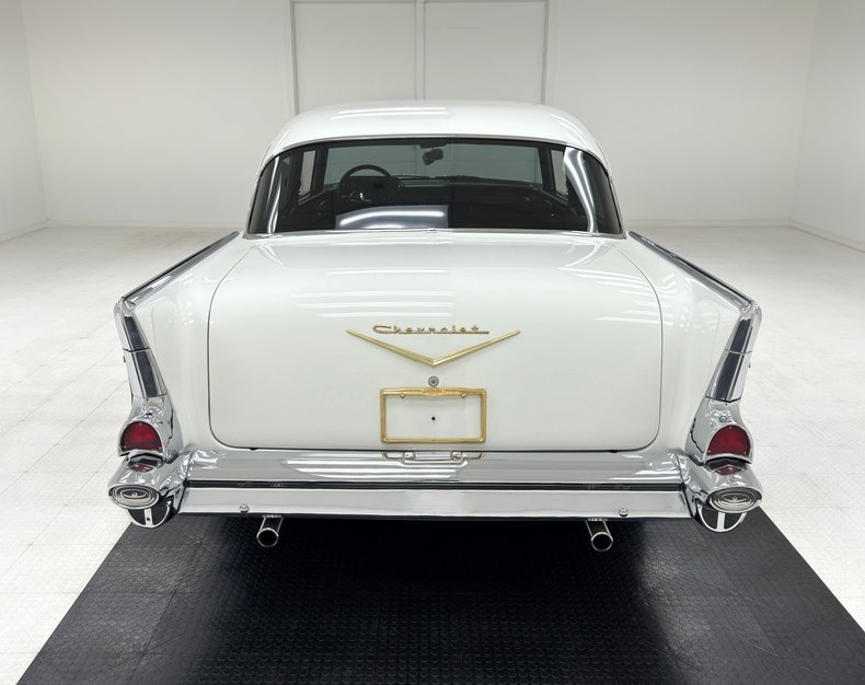 Chevrolet-210-1957-Imperial-Ivory-Black-4