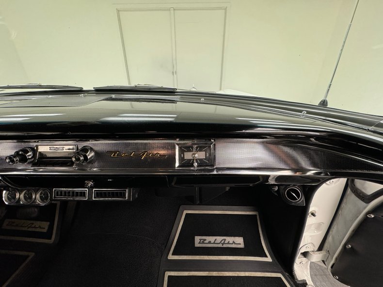 Chevrolet-210-1957-Imperial-Ivory-Black-41