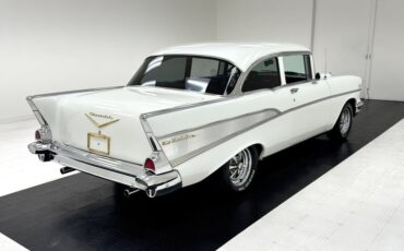 Chevrolet-210-1957-Imperial-Ivory-Black-5