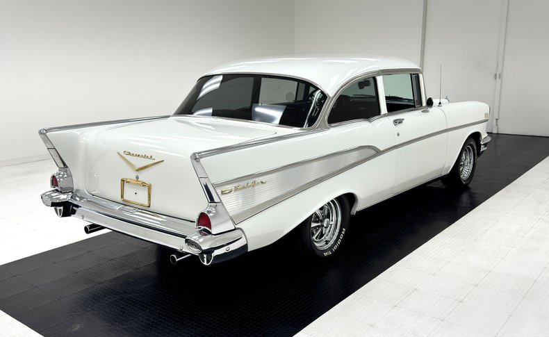 Chevrolet-210-1957-Imperial-Ivory-Black-5