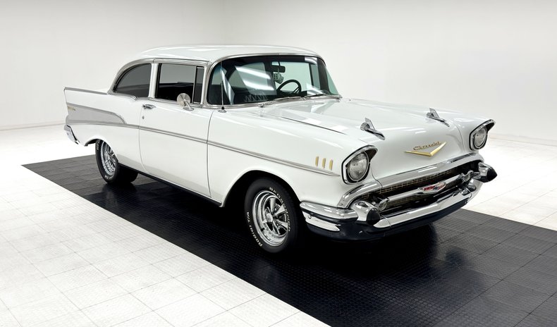 Chevrolet-210-1957-Imperial-Ivory-Black-7