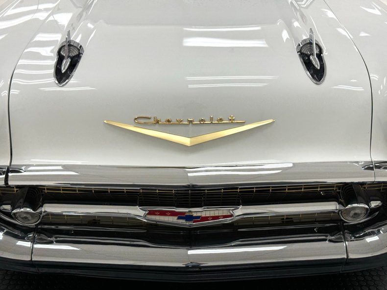 Chevrolet-210-1957-Imperial-Ivory-Black-9