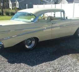 Chevrolet-210-1957-LemonWood-White