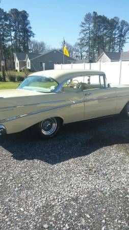 Chevrolet-210-1957-LemonWood-White
