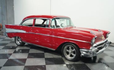 Chevrolet-210-1957-San-Marino-Red-Black-12