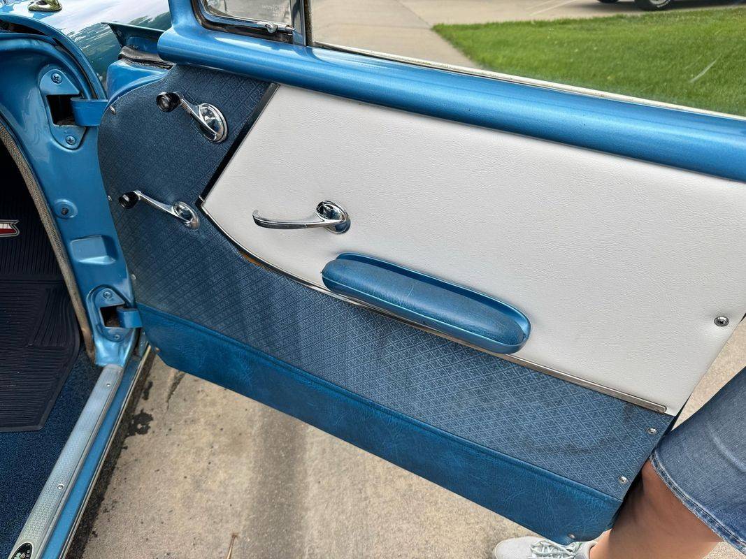 Chevrolet-210-belair-1957-blue-16