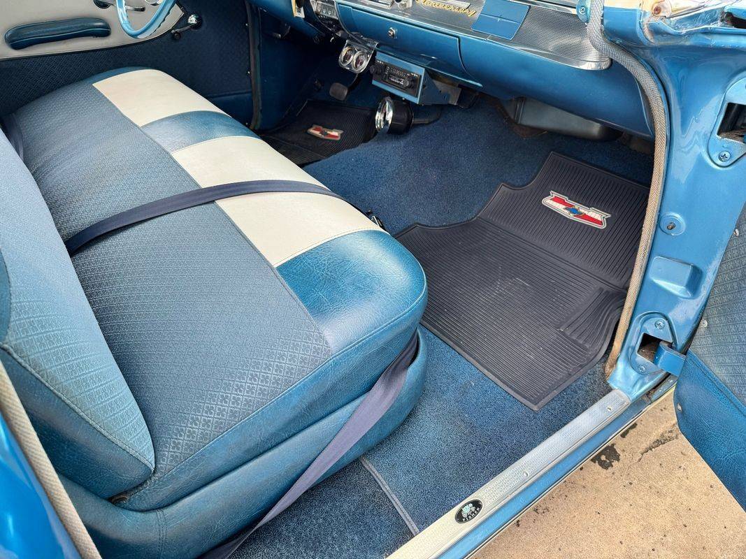 Chevrolet-210-belair-1957-blue-17