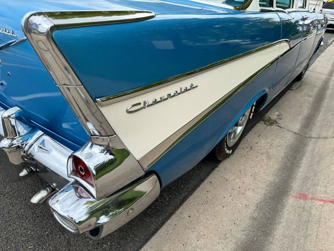 Chevrolet-210-belair-1957-blue-20