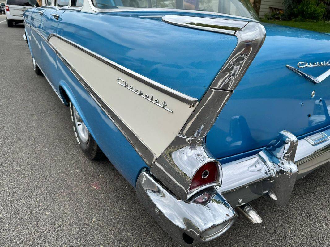 Chevrolet-210-belair-1957-blue-22