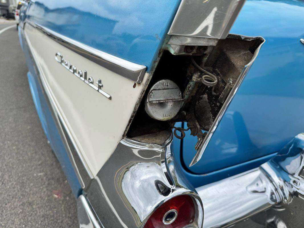 Chevrolet-210-belair-1957-blue-23