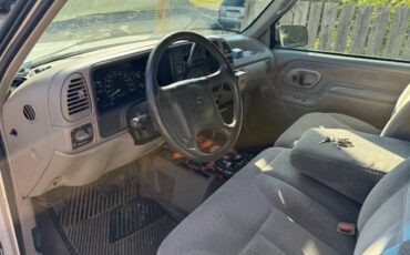 Chevrolet-2500-4x4-1995-white-5