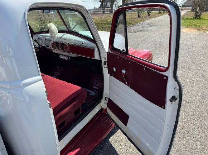 Chevrolet-3100-1951-WhiteRed-Red-18
