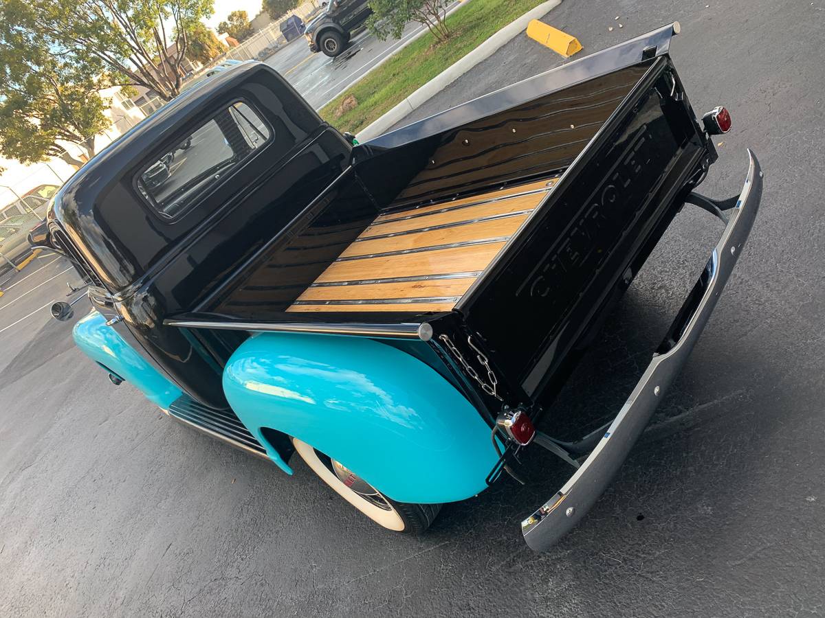 Chevrolet-3100-window-truck-1953-black-2