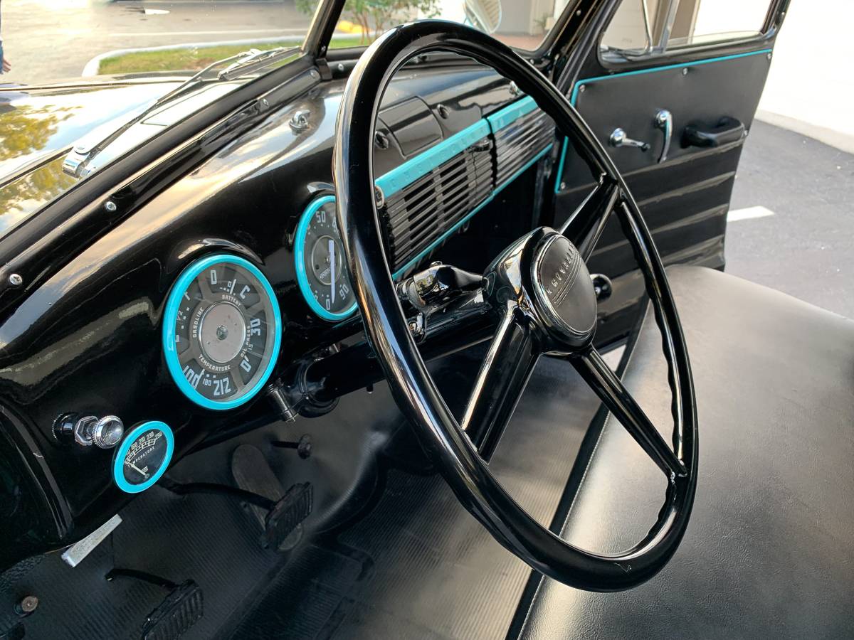 Chevrolet-3100-window-truck-1953-black-8