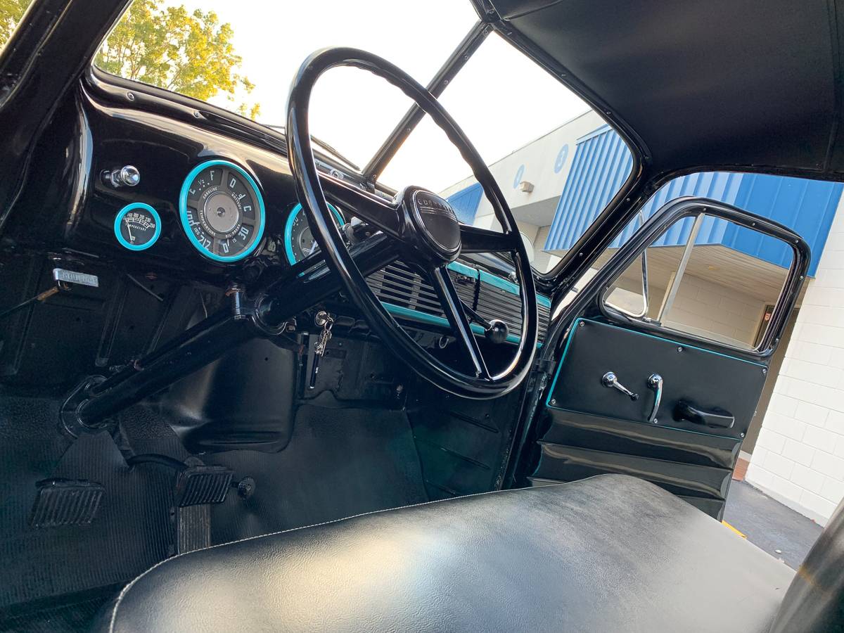 Chevrolet-3100-window-truck-1953-black-9