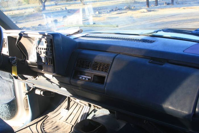 Chevrolet-3500-1989-White-11