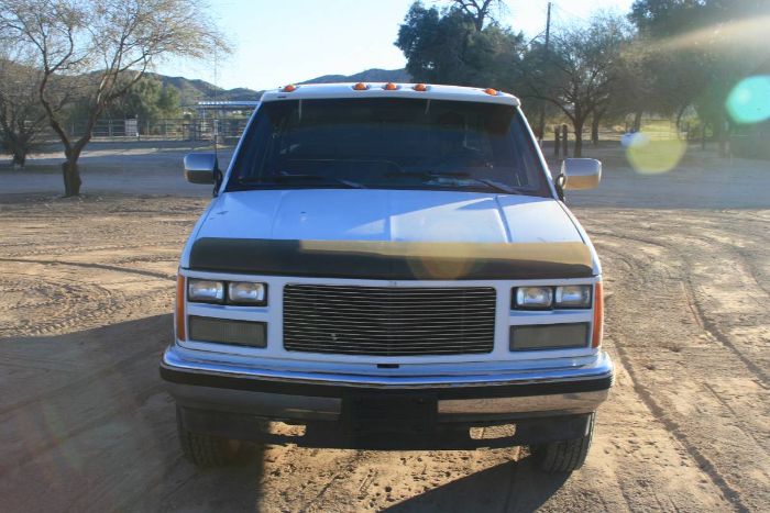 Chevrolet-3500-1989-White-13