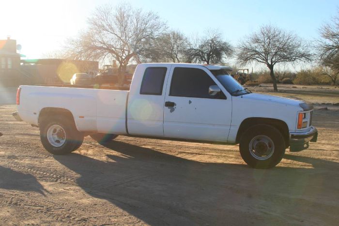 Chevrolet-3500-1989-White-14