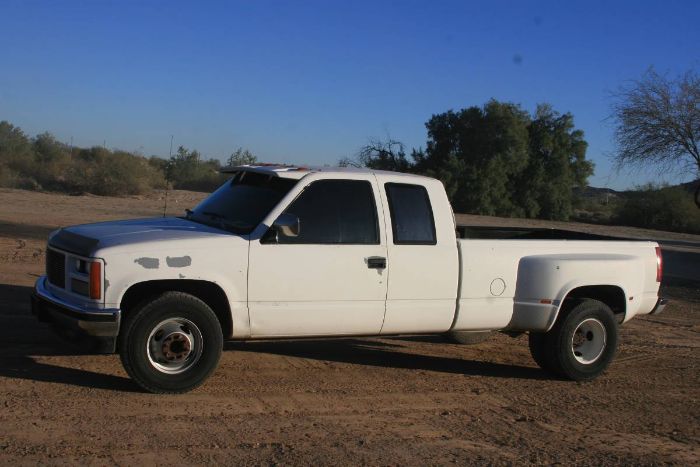 Chevrolet-3500-1989-White-15