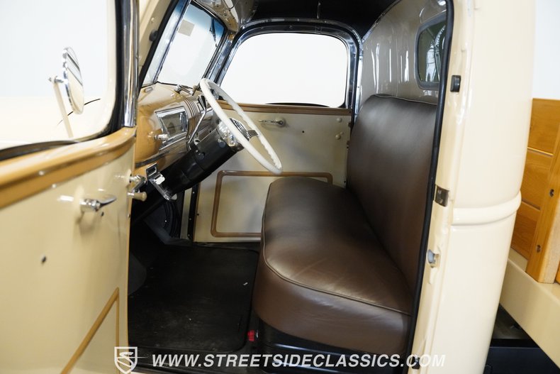 Chevrolet-3800-1946-Butternut-Yellow-Tan-1