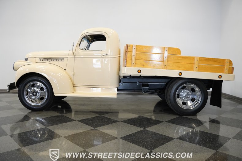 Chevrolet-3800-1946-Butternut-Yellow-Tan-13