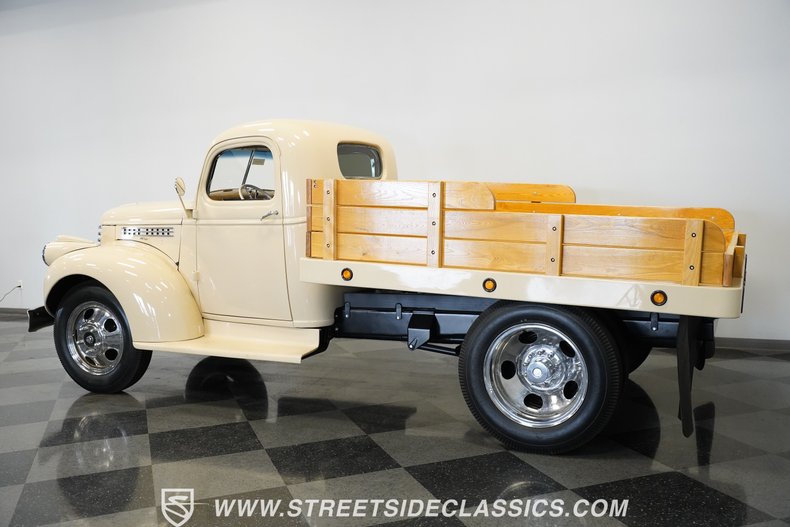 Chevrolet-3800-1946-Butternut-Yellow-Tan-14