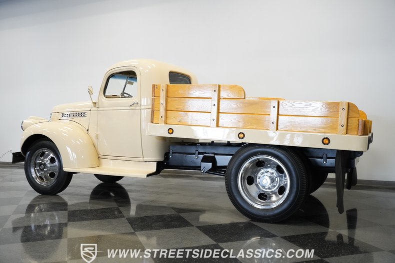 Chevrolet-3800-1946-Butternut-Yellow-Tan-15
