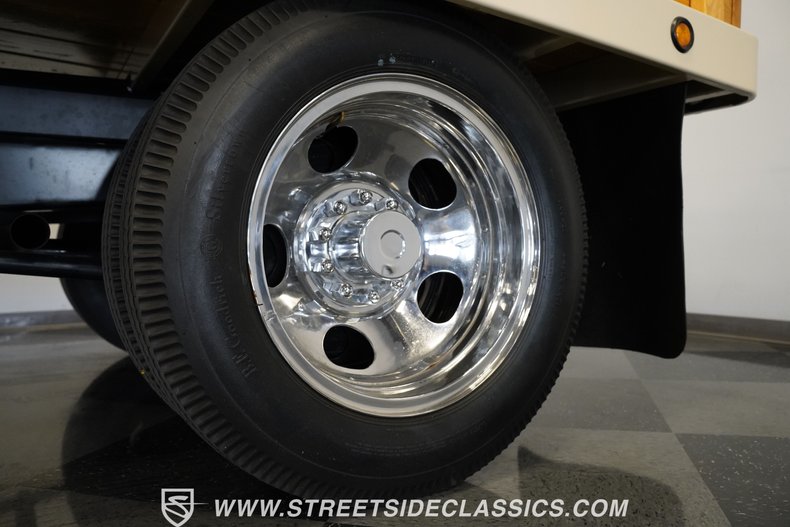 Chevrolet-3800-1946-Butternut-Yellow-Tan-16